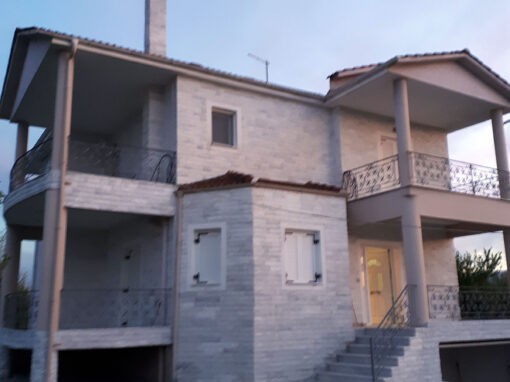 Μεζονέτα για μόνιμη κατοικία, με τρία υπνοδωμάτια, στην Καρδίτσα, συνολικού εμβαδού 175 m2